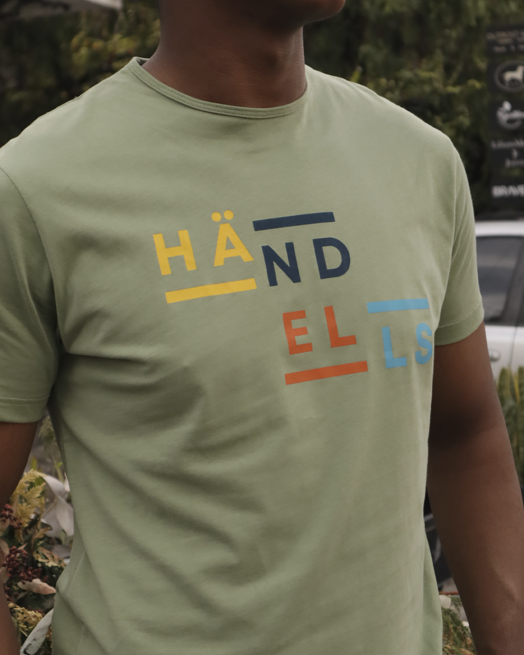 Camiseta verde musgo estampada