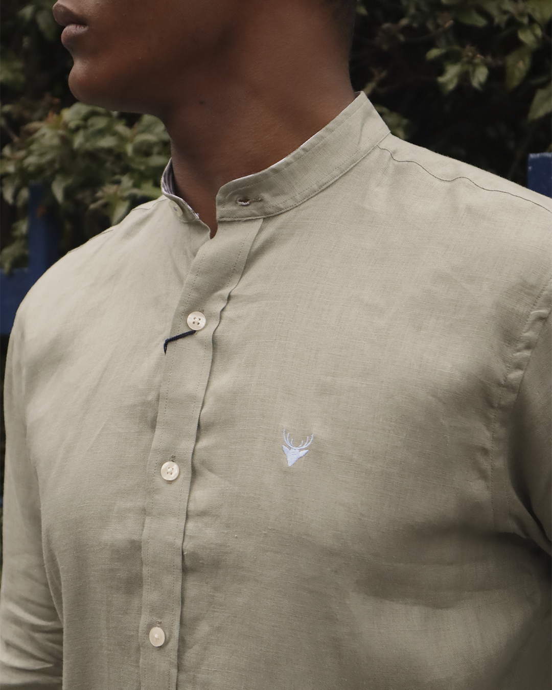 Camisa Lino Verde Militar Cuello Neru